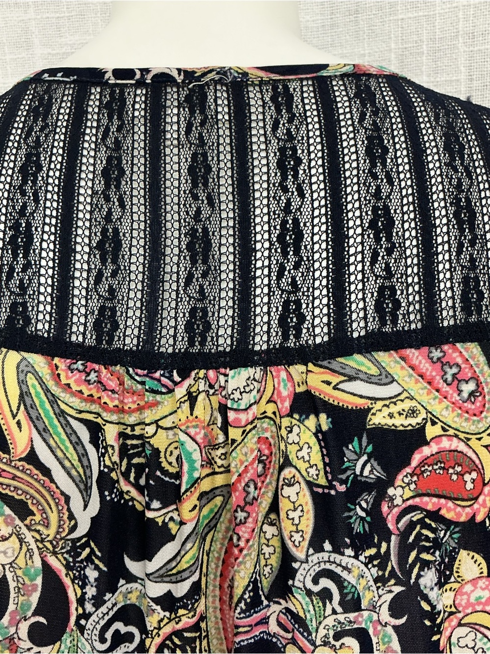 Siren Lily Black Paisley Tie-Front Sleeveless Camisole - Picture 6 of 9